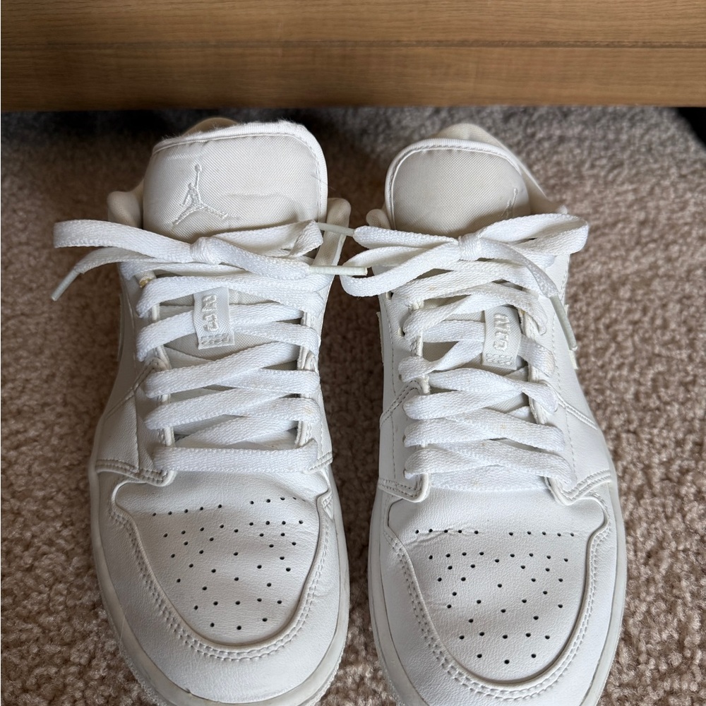 Women’s Air Jordan 1 Low size 7.5